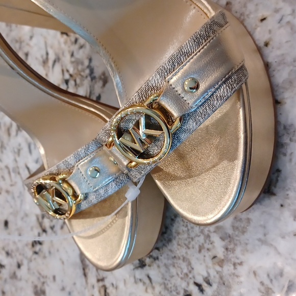 MICHAEL KORS RORY Gold Platform Dressy Open Toe Sandals SZ 10 - Picture 9 of 16